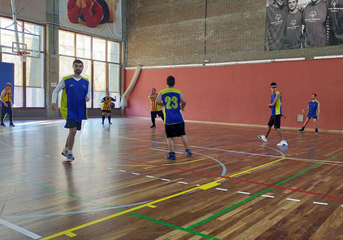 L'equip ＂B＂ de bàsquet segueix amb pas ferm en la Lliga Catalana